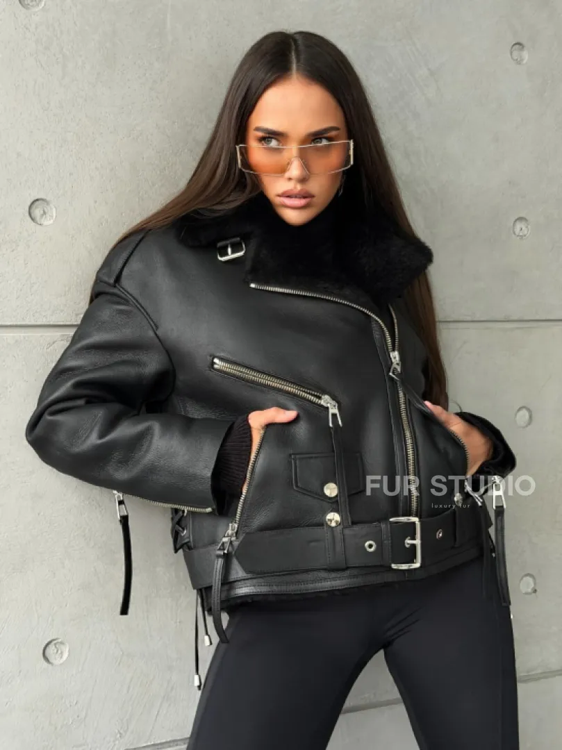 Черная короткая дубленка авиатор