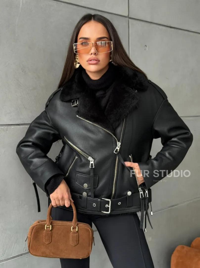 Черная короткая дубленка авиатор