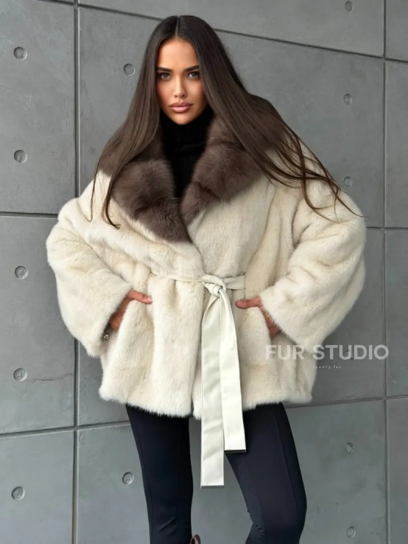 Светлая норковая шуба oversize - воротник куница