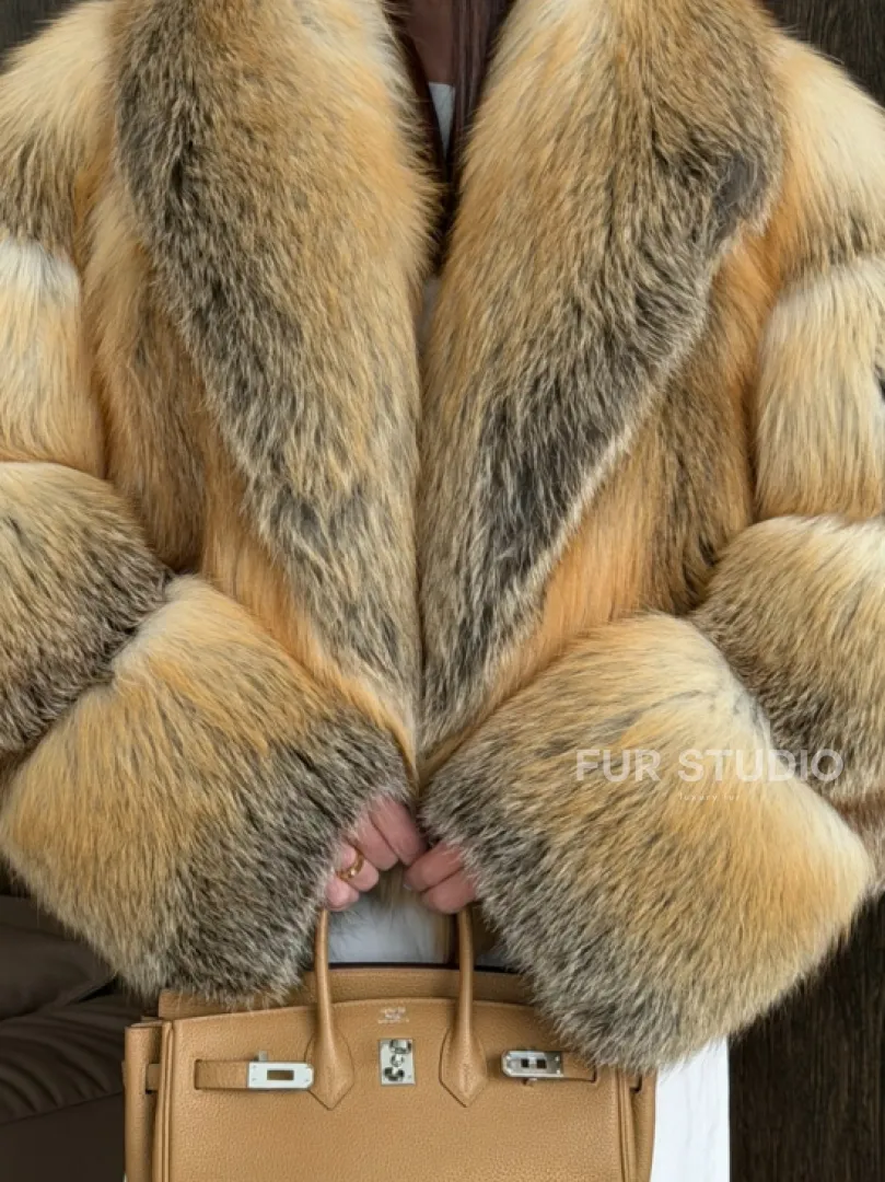 Полушубок-кроп с шалевым воротником из лисы