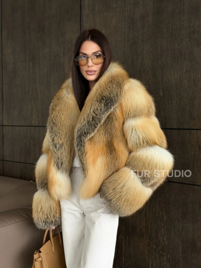 Полушубок-кроп с шалевым воротником из лисы