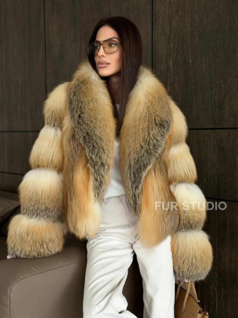 Полушубок-кроп с шалевым воротником из лисы