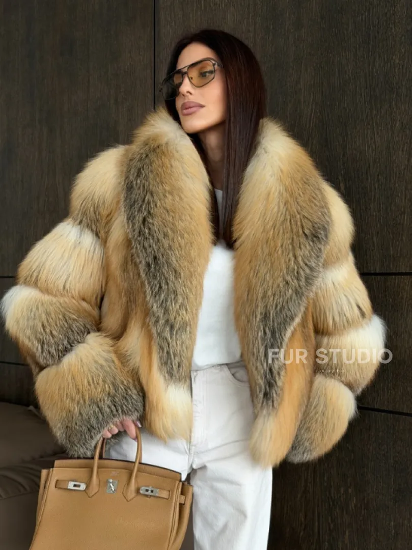Полушубок-кроп с шалевым воротником из лисы