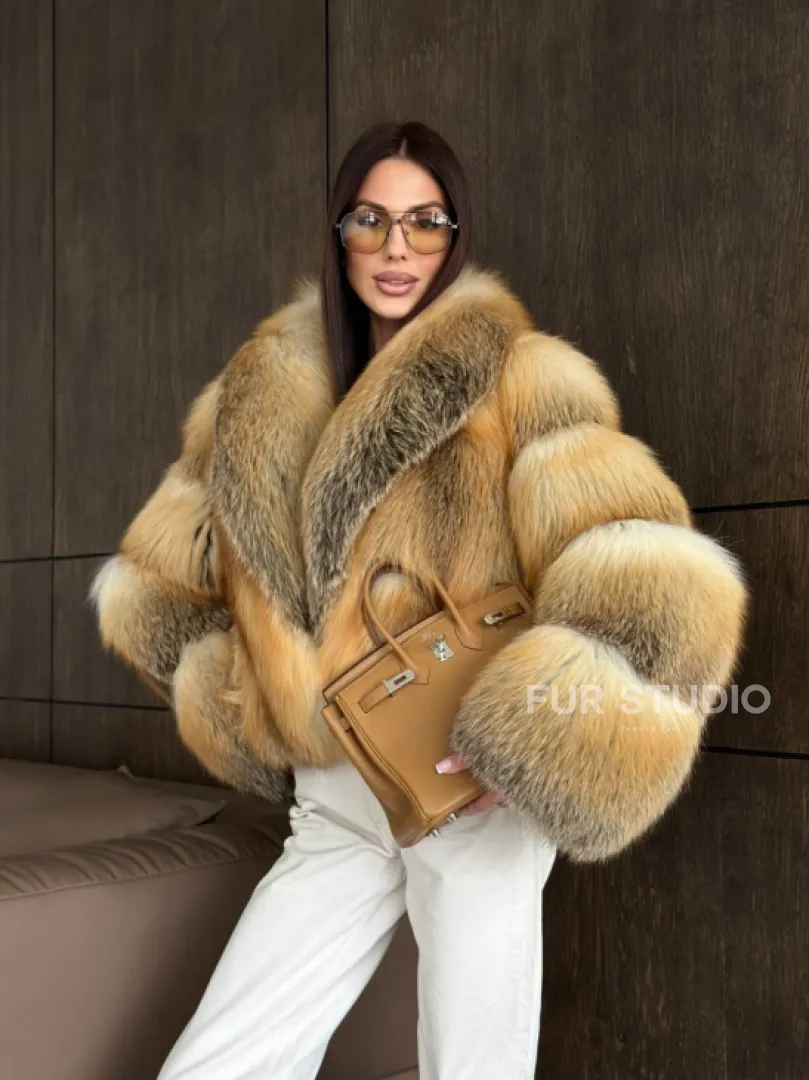 Полушубок-кроп с шалевым воротником из лисы
