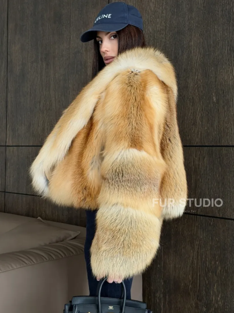 Полушубок-кроп с большим шалевым воротником из меха лисы Golden Sunrise