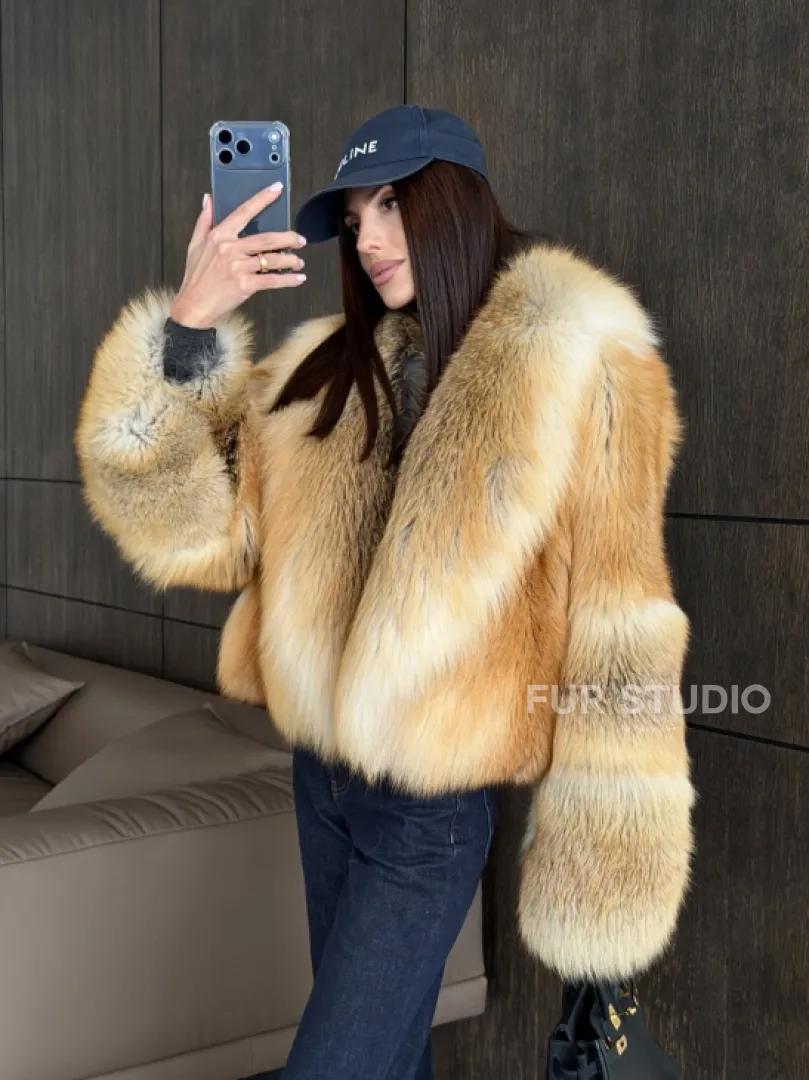 Полушубок-кроп с большим шалевым воротником из меха лисы Golden Sunrise