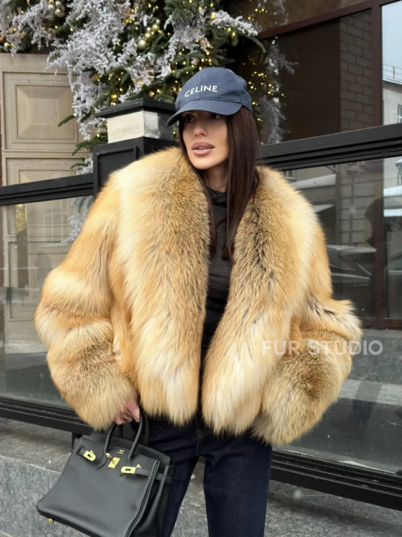 Полушубок-кроп с большим шалевым воротником из меха лисы Golden Sunrise