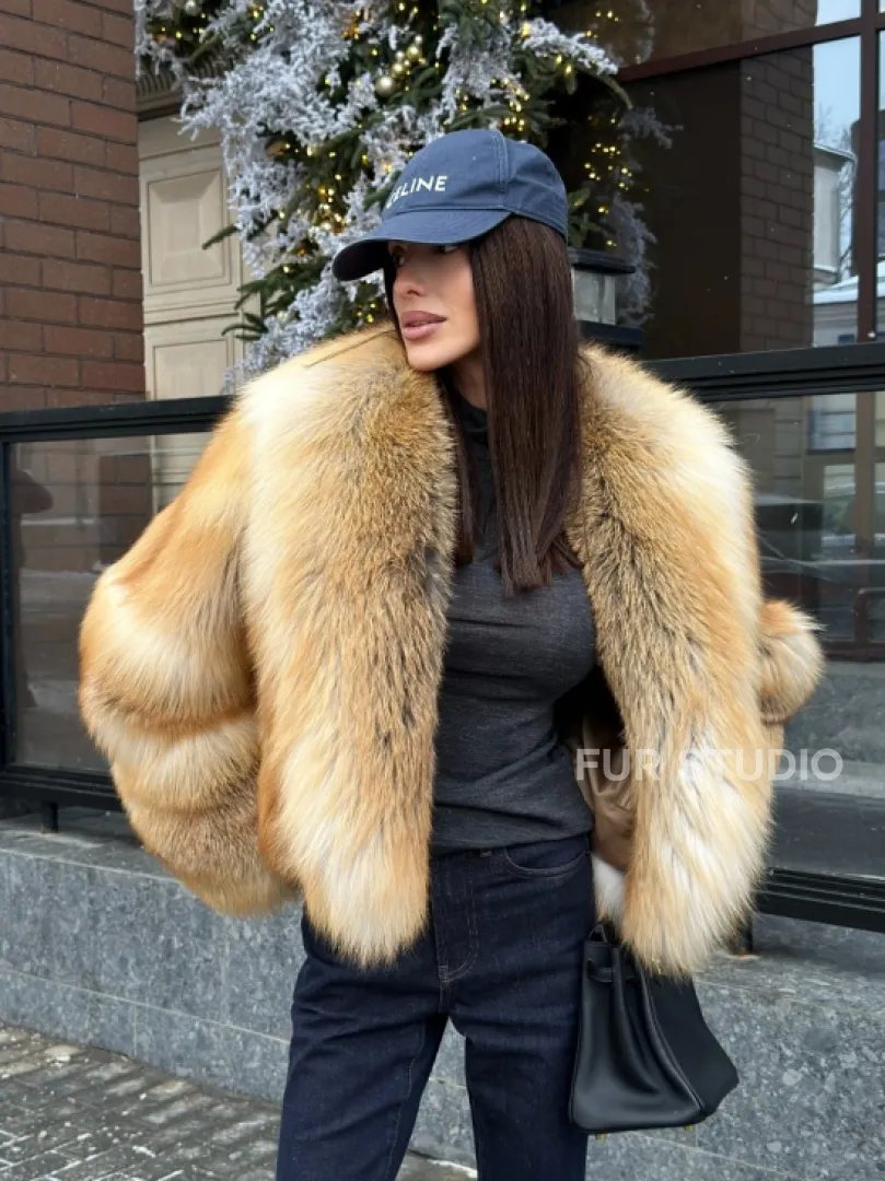 Полушубок-кроп с большим шалевым воротником из меха лисы Golden Sunrise