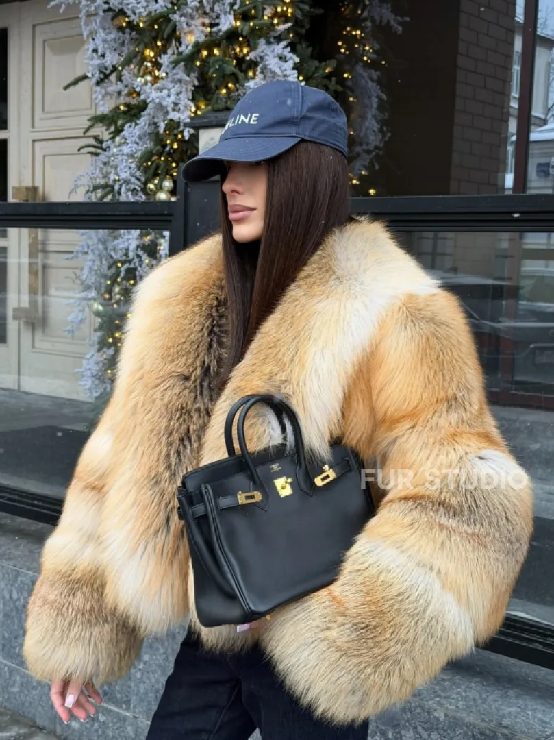 Полушубок-кроп с большим шалевым воротником из меха лисы Golden Sunrise