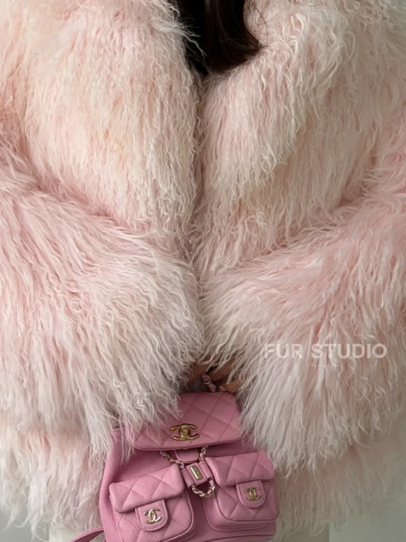 Шуба из меха ламы - цвет розовый