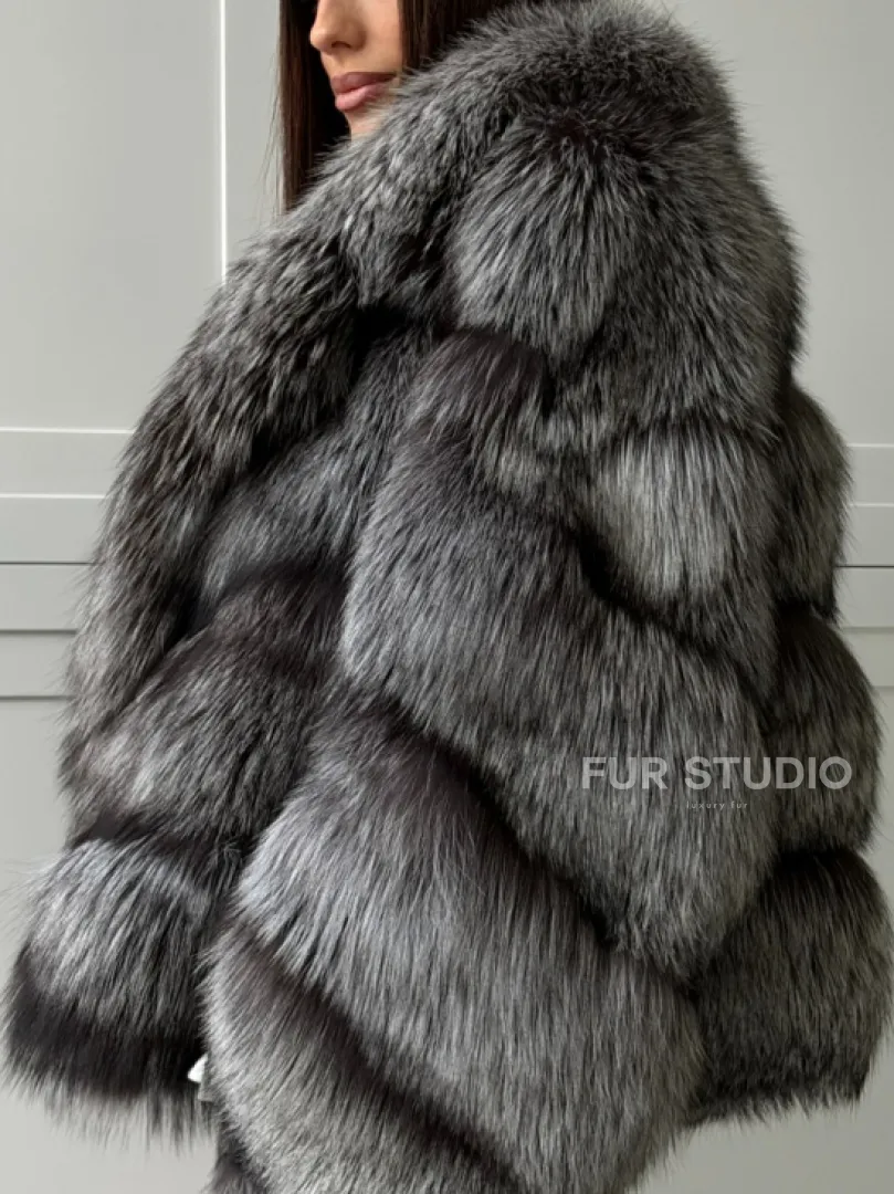 Полушубок из натурального меха чернобурки