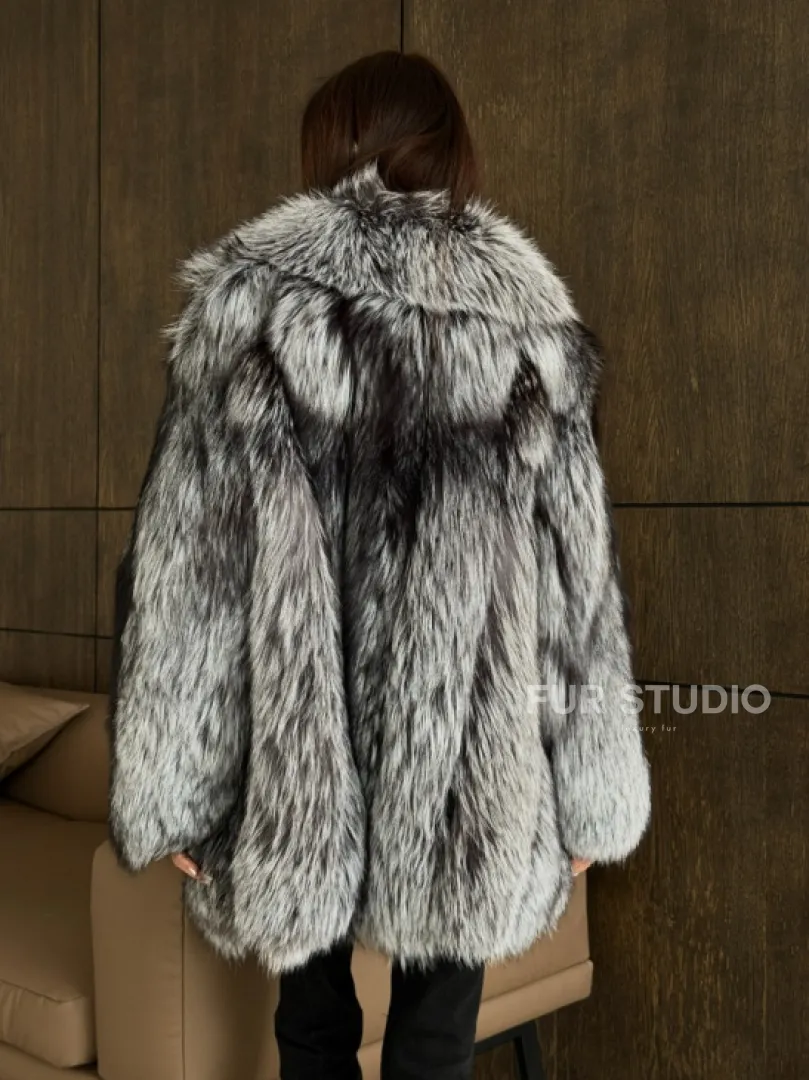Женская шуба из чернобурки