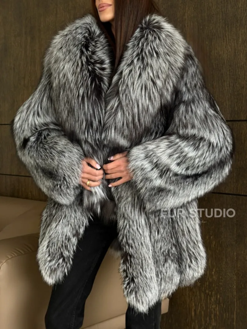 Женская шуба из чернобурки