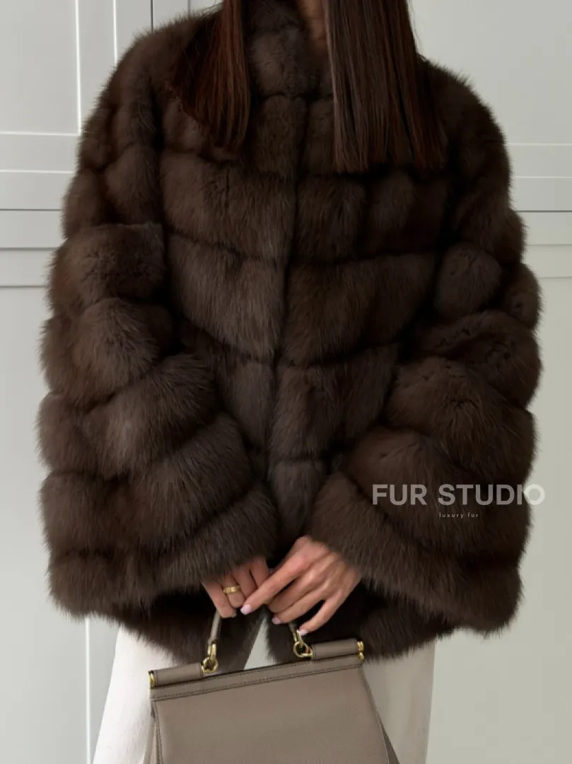 Женская шуба из меха куницы
