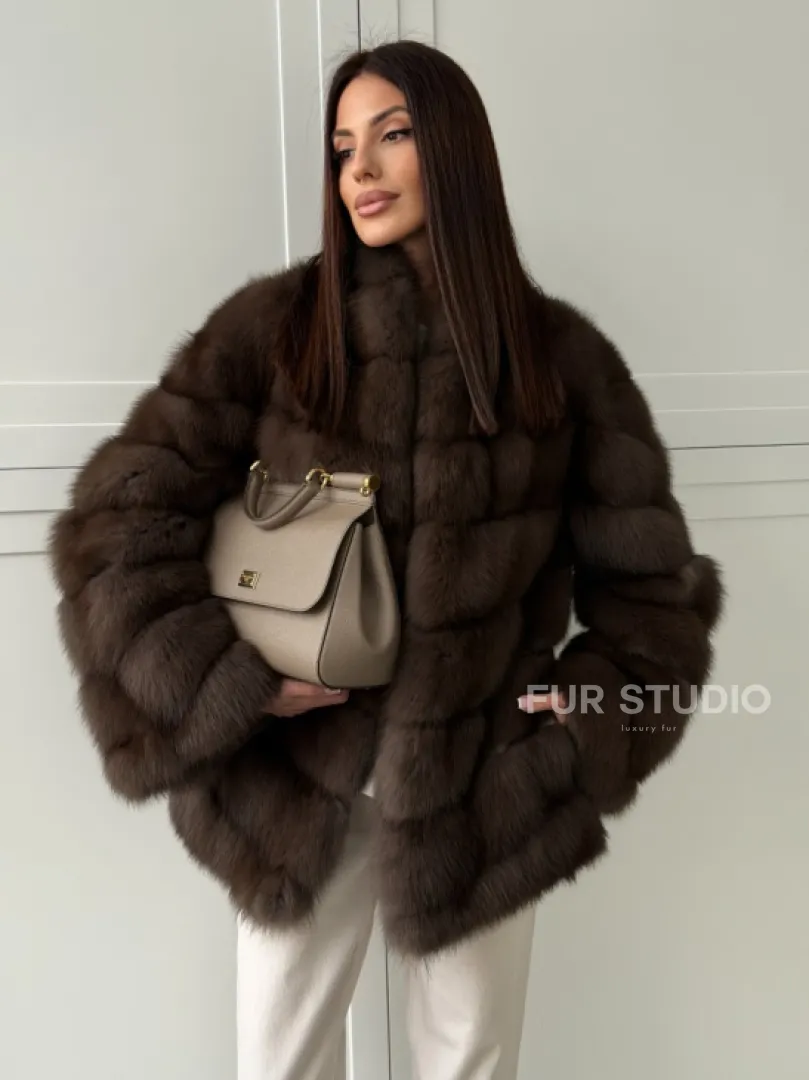 Женская шуба из меха куницы
