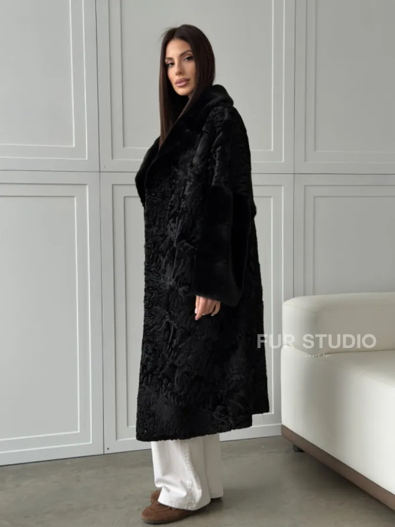 Черная шуба из каракуля с норкой