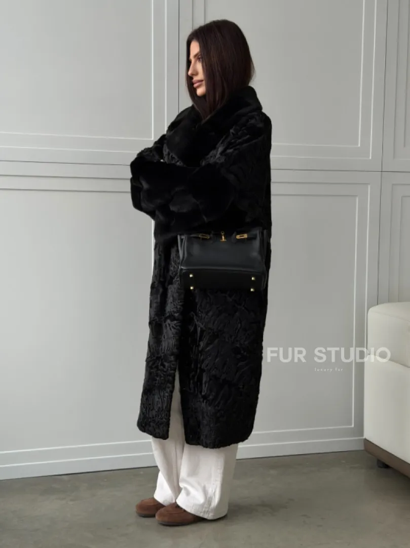 Черная шуба из каракуля с норкой
