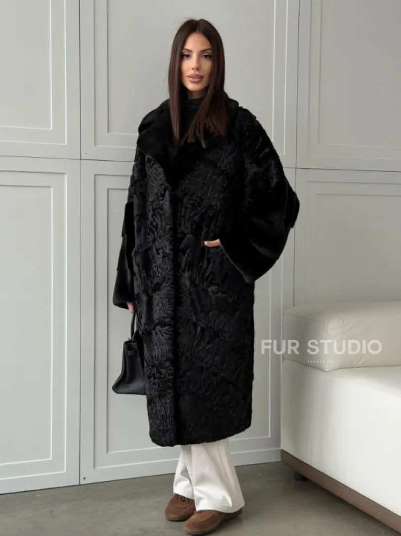 Черная шуба из каракуля с норкой