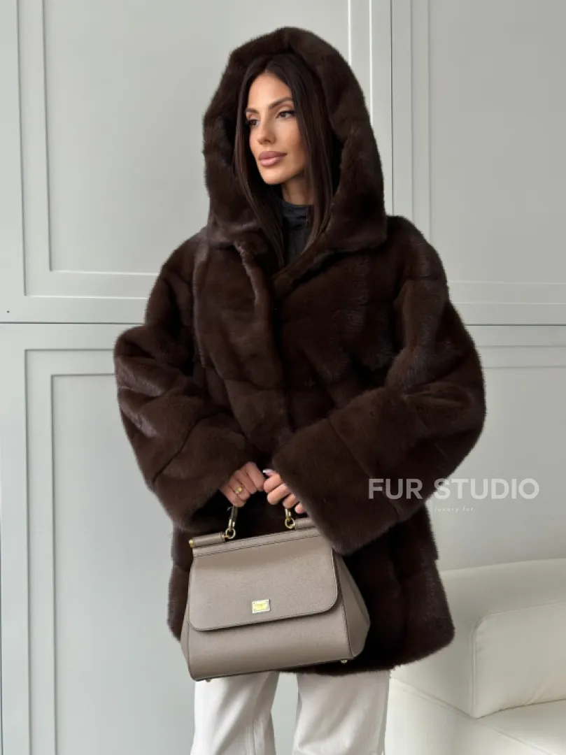 Норковая шуба в стиле «рубашка» с капюшоном