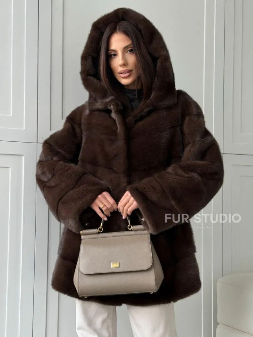 Норковая шуба в стиле «рубашка» с капюшоном