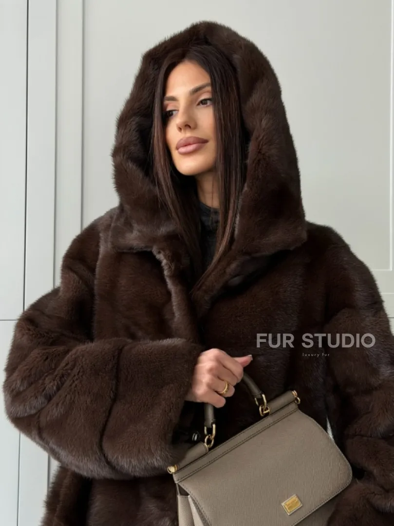 Норковая шуба в стиле «рубашка» с капюшоном