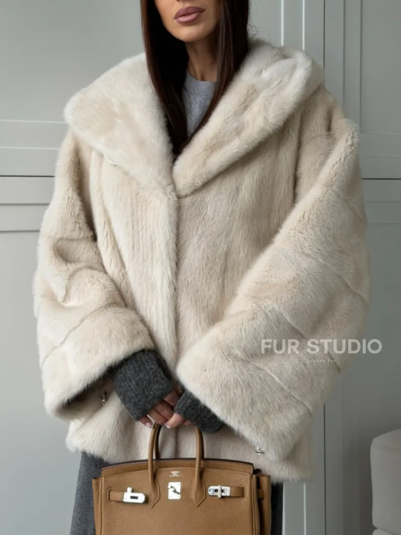 Норковый полушубок с капюшоном кобра