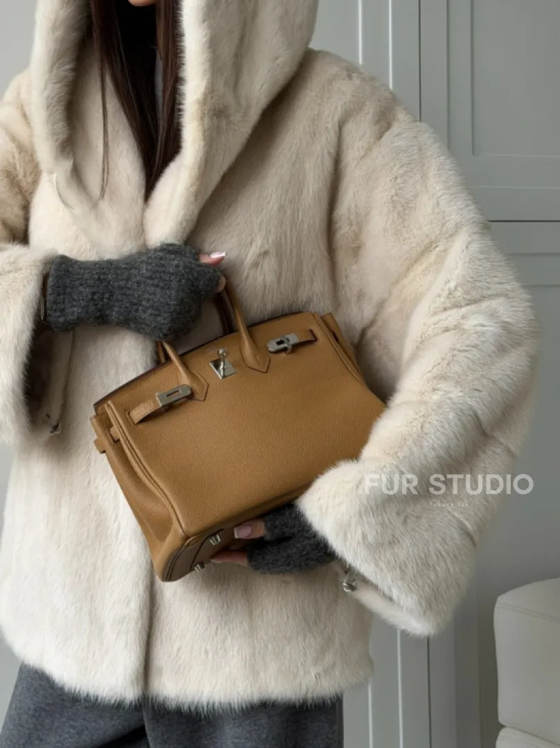 Норковый полушубок с капюшоном кобра