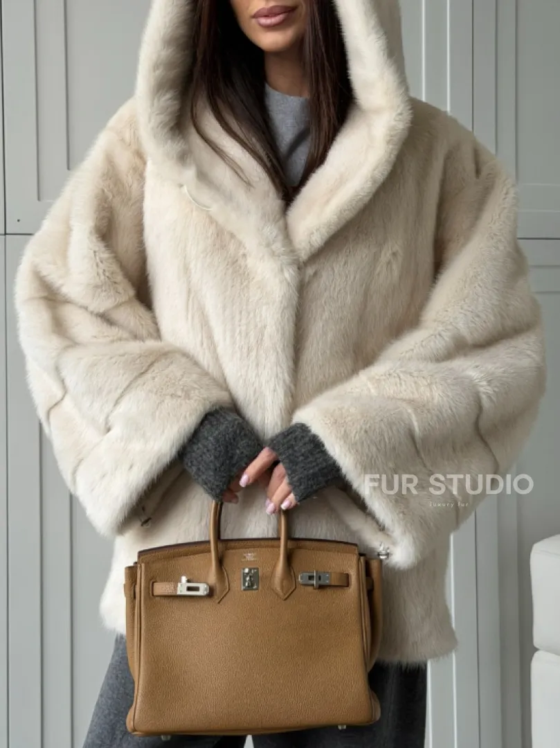 Норковый полушубок с капюшоном кобра