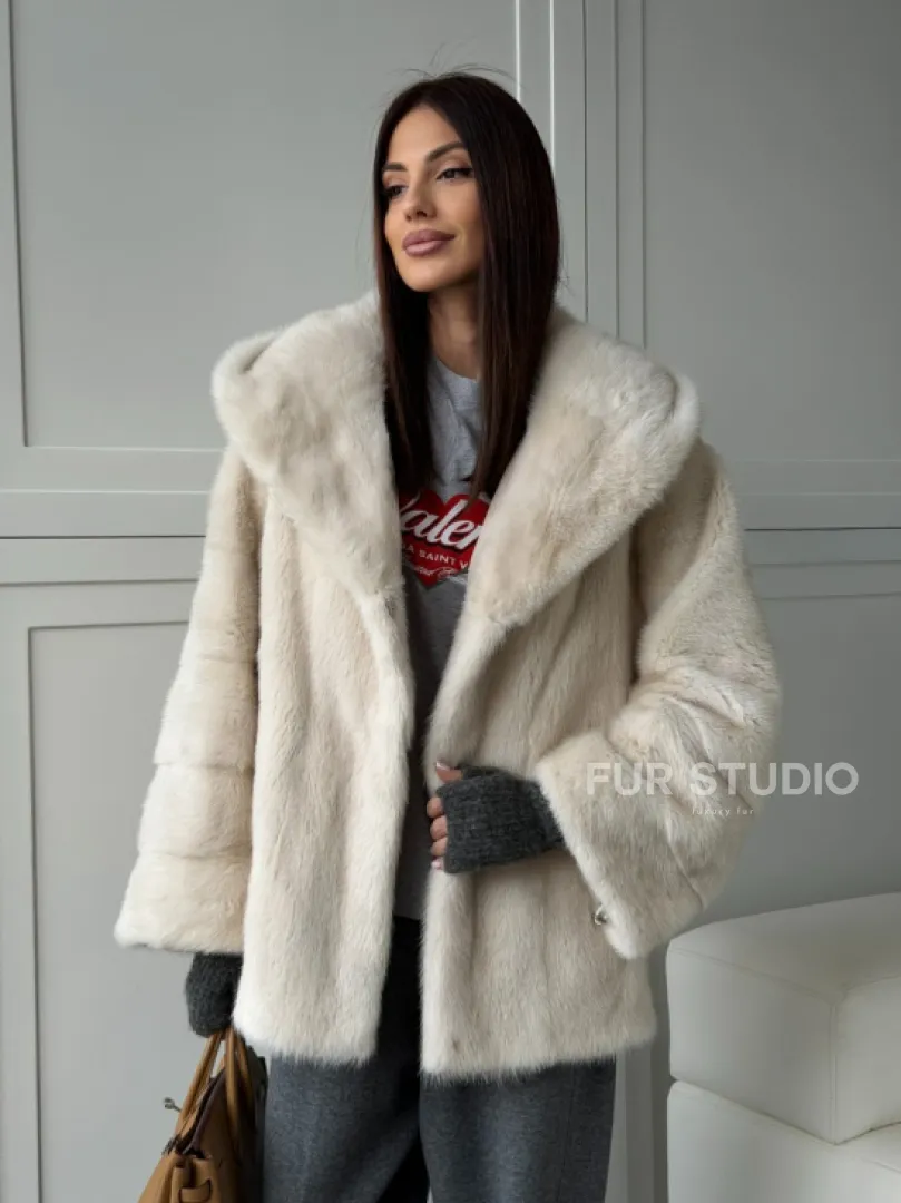 Норковый полушубок с капюшоном кобра