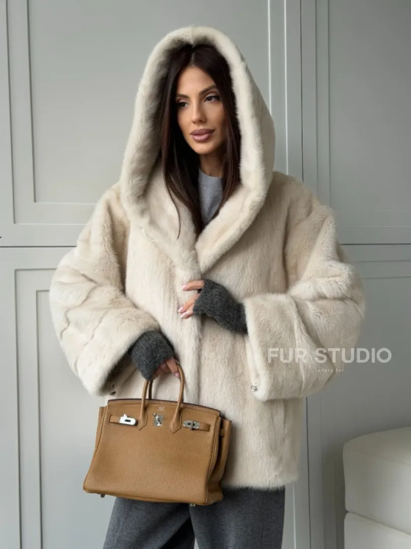 Норковый полушубок с капюшоном кобра