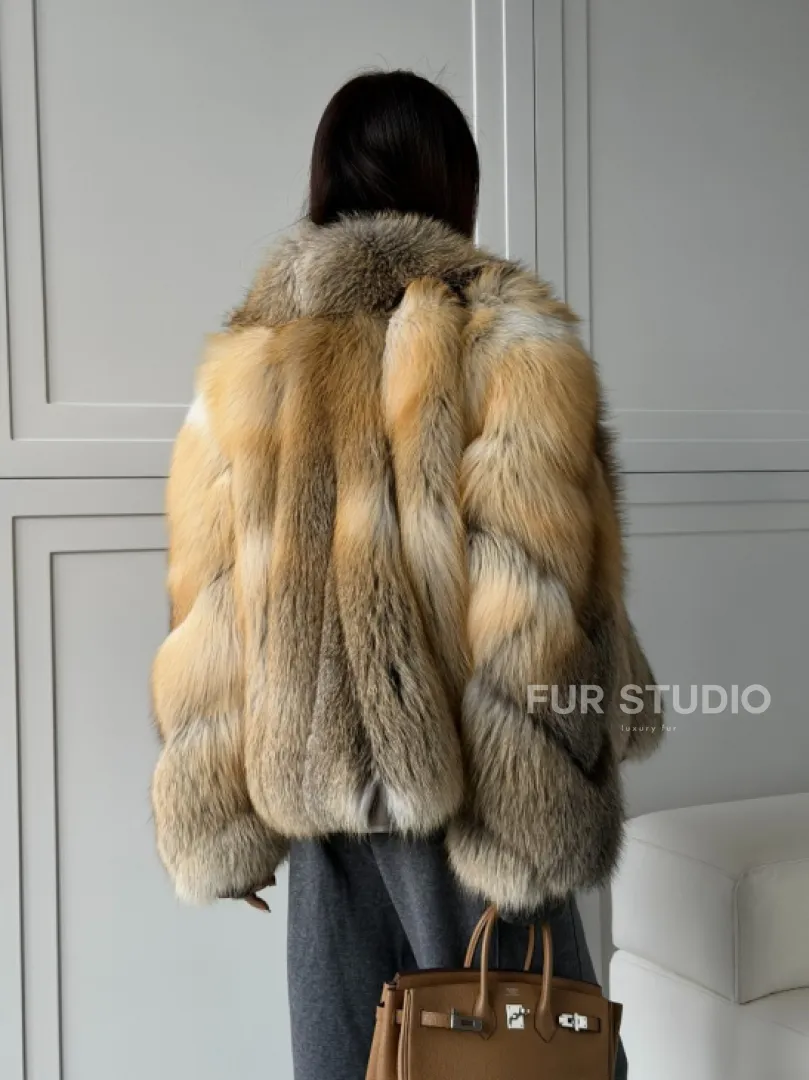 Женская шуба из лисьего меха Golden Edged Fox