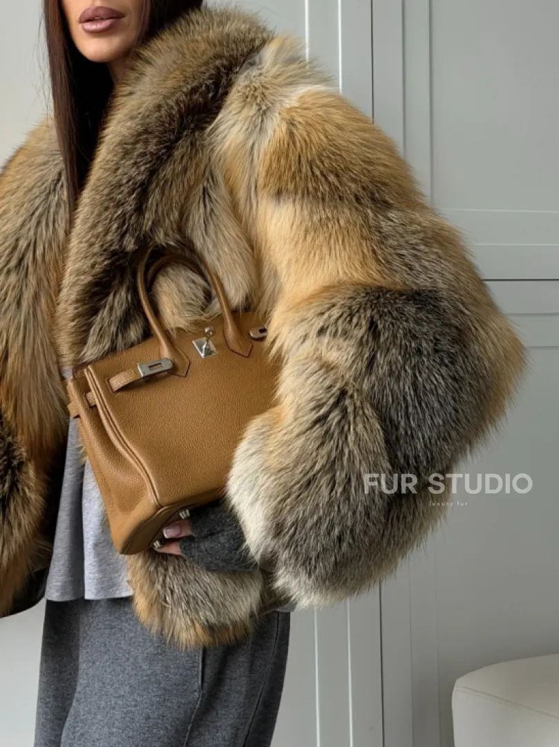 Женская шуба из лисьего меха Golden Edged Fox