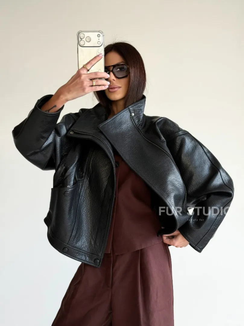 Черная женская кожаная куртка