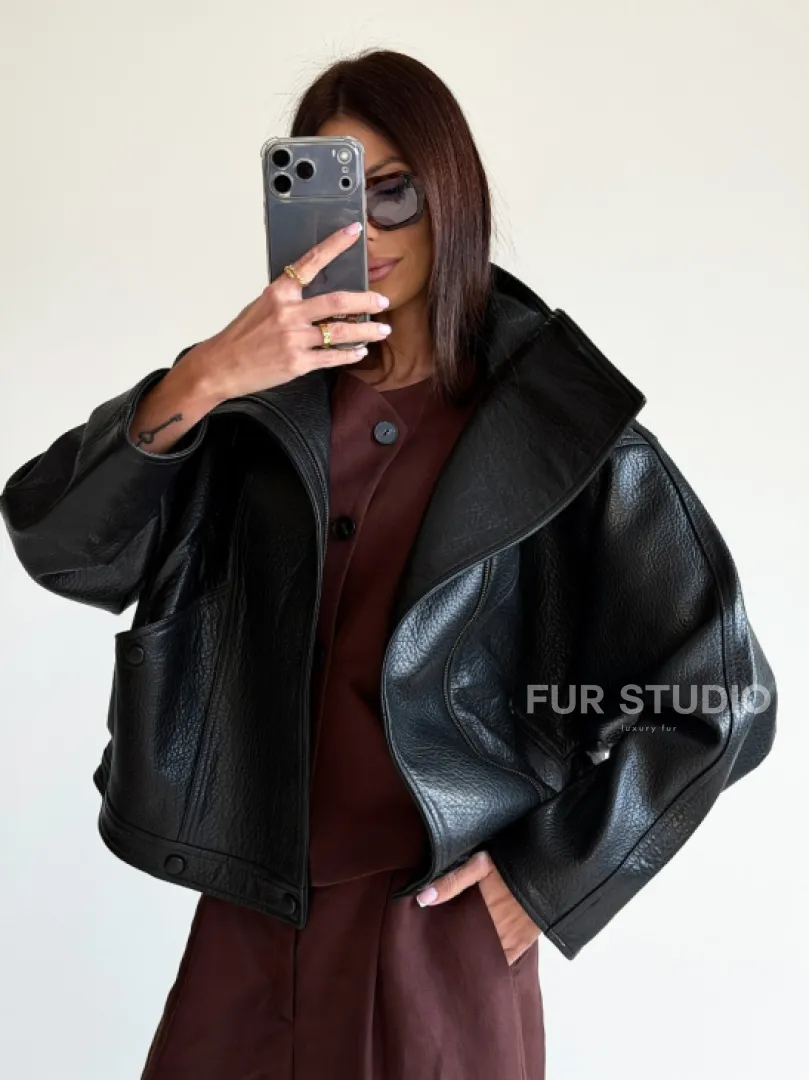 Черная женская кожаная куртка