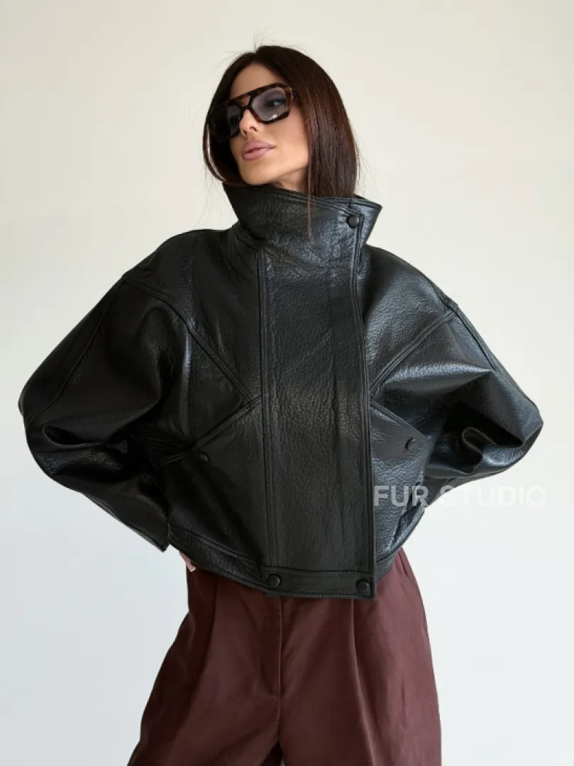 Черная женская кожаная куртка