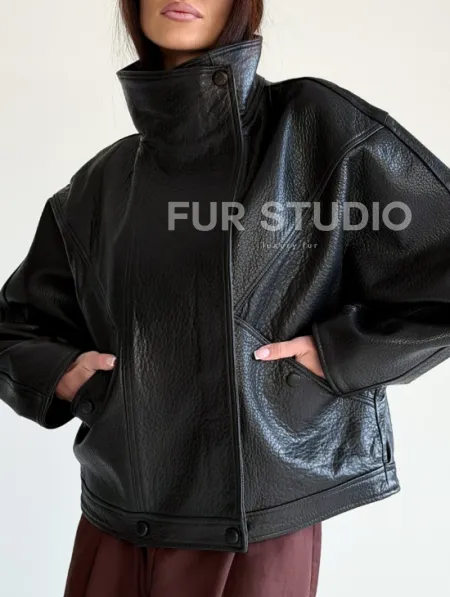 Черная женская кожаная куртка - фото 4