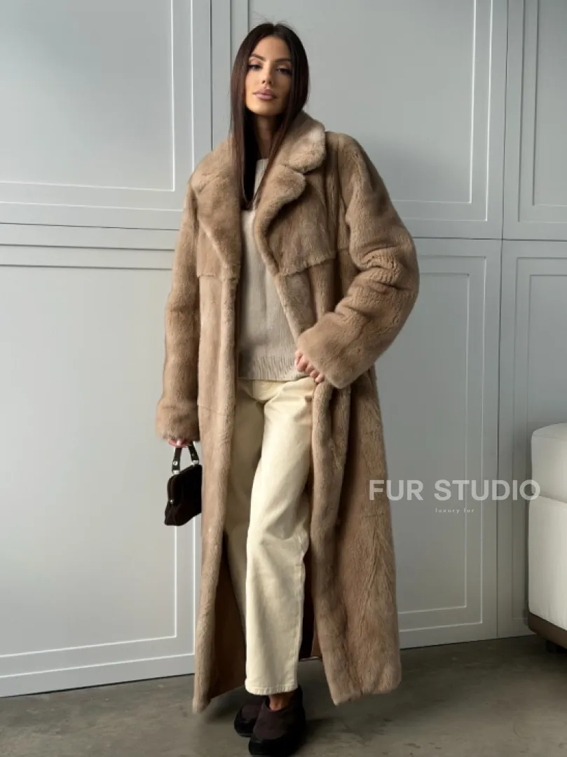 Прямая шуба из меха норки с поясом (бежевая)