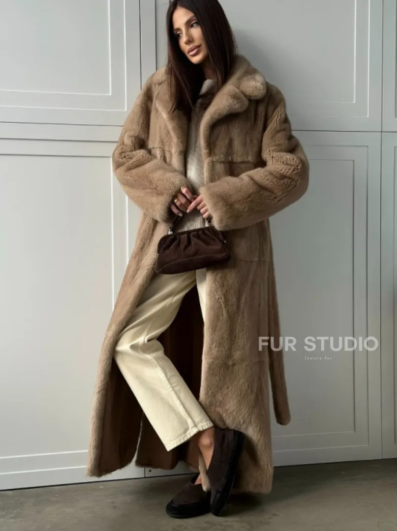 Прямая шуба из меха норки с поясом (бежевая)