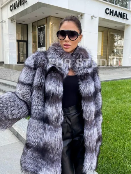 Шуба из меха чернобурой лисы - фото 1
