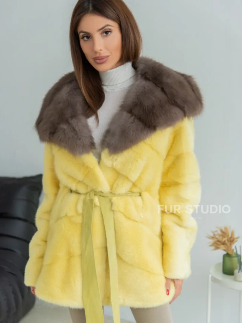 Норковое пончо - шуба с капюшоном из меха куницы - желтого цвета