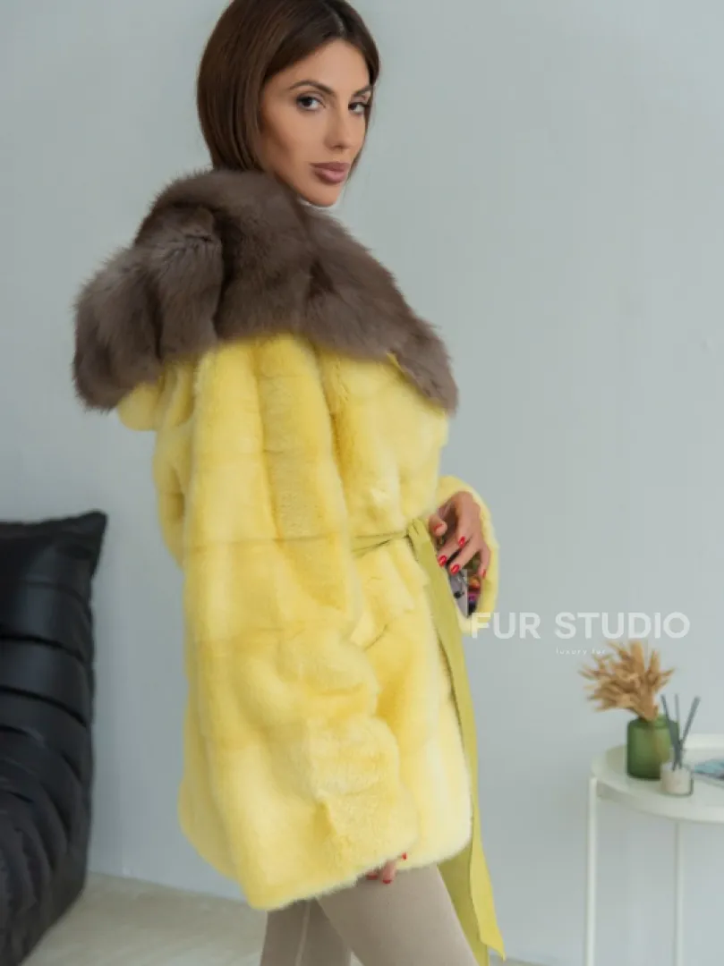 Норковое пончо - шуба с капюшоном из меха куницы - желтого цвета