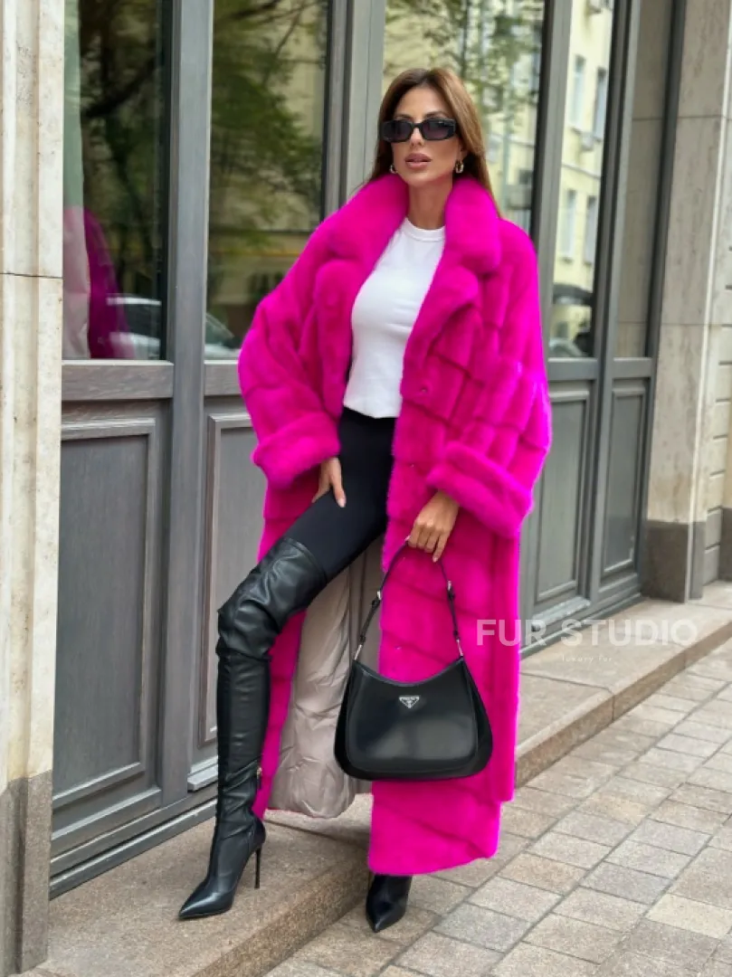 Норковая шуба в цвете фуксия