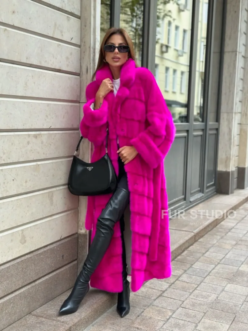 Норковая шуба в цвете фуксия