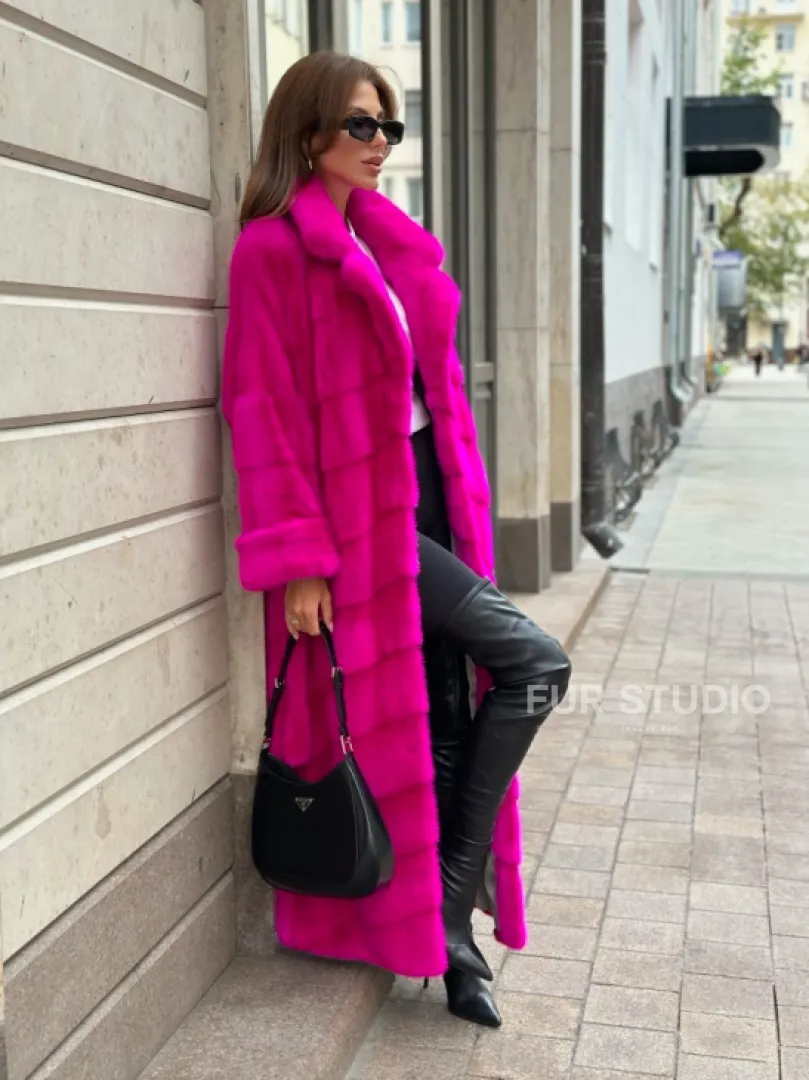 Норковая шуба в цвете фуксия