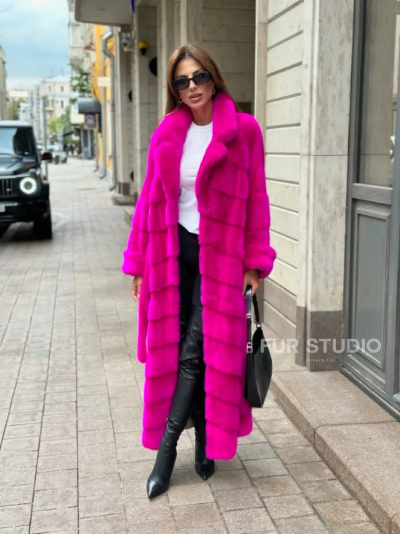 Норковая шуба в цвете фуксия