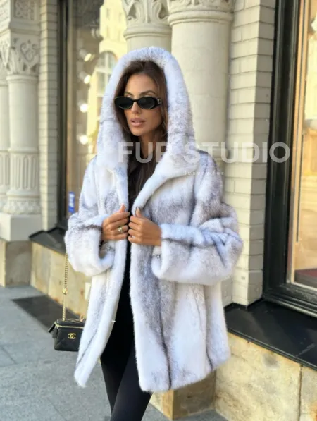 Шуба норковая крестовка Silver Cross с капюшоном - фото 2