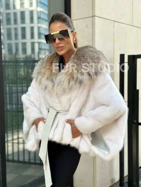 Белое норковое манто с капюшоном из меха рыси - фото 0