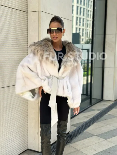 Белое норковое манто с капюшоном из меха рыси - фото 5