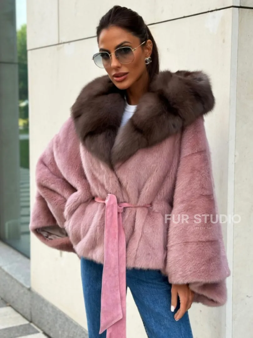 Пудра летучка из меха норки, капюшон куница