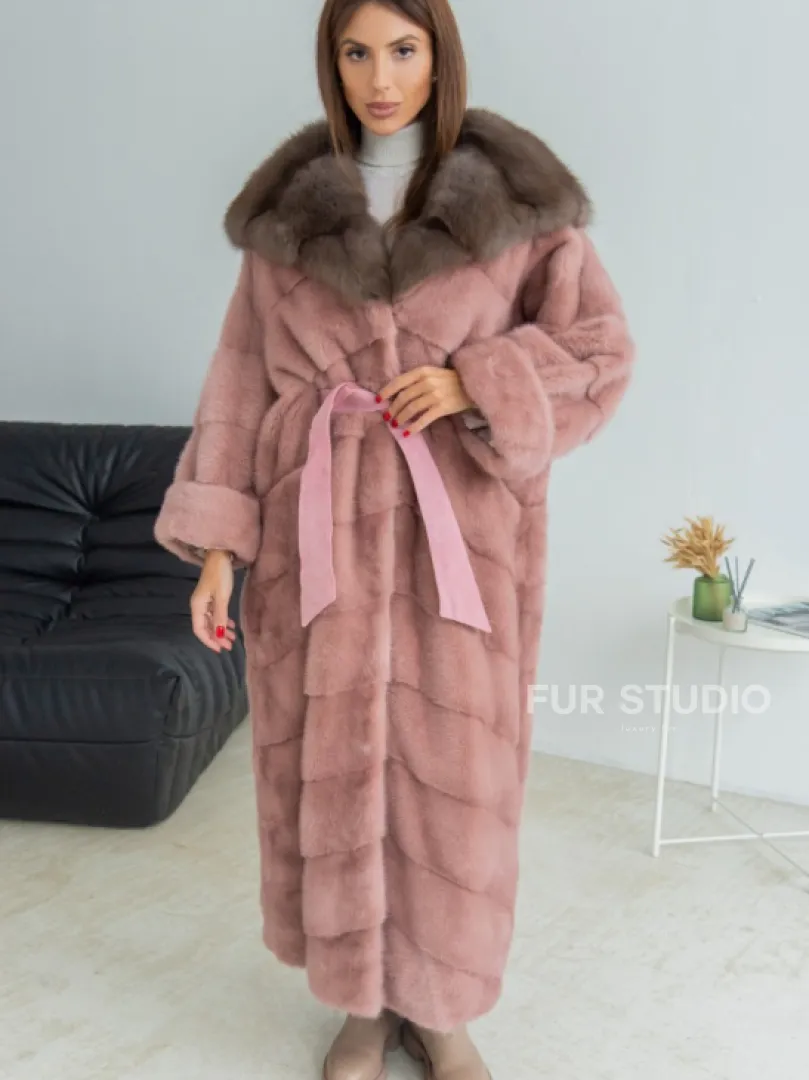 Удлиненная норковая шуба с капюшоном из меха куницы - цвет розовый фламинго